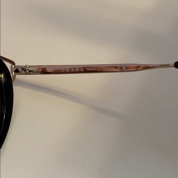 Sunglasses - Picture 3 of 5